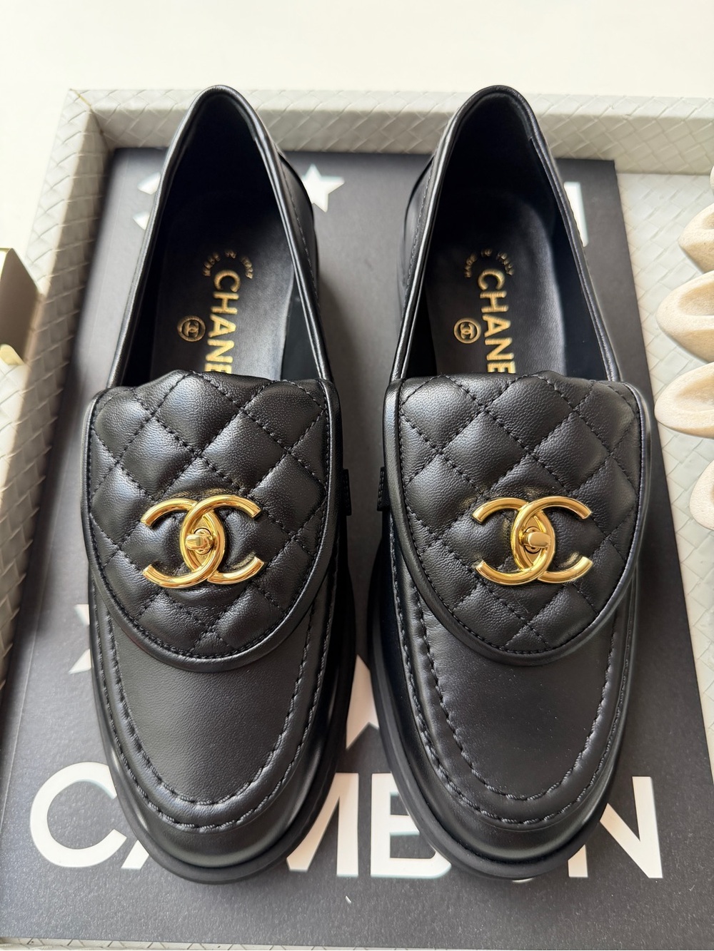 CHANEL BLACK LEATHER LOAFERS MOCCASINS OXFORD GOLD CC TURNLOCK LOGO 38/39 - Picture 3 of 15